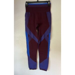 PINK Victoria's Secret Cool & Comfy Leggings‎ size Medium Blue & Burgundy